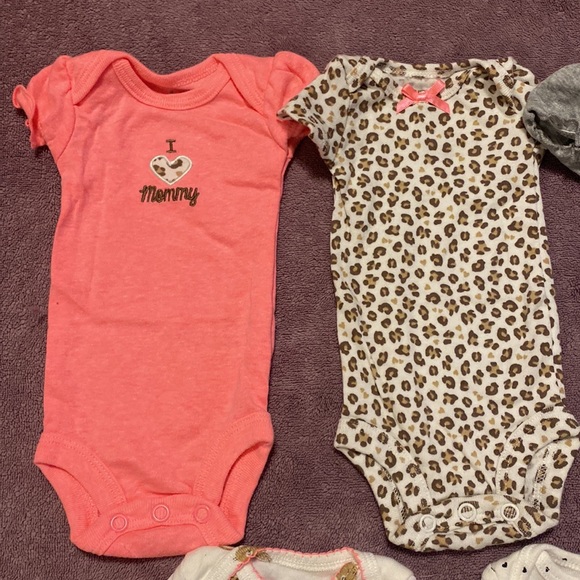 🔥4/20! 5 carters baby girl preemie onesies. - Picture 5 of 8